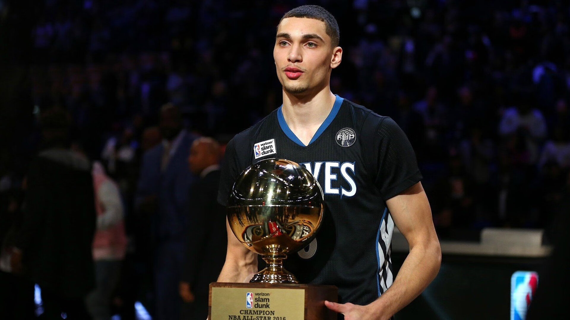 电竞赞助市场分析：品牌如何精准触达年轻玩家群体，电竞比赛赞助商一般赞助多少钱