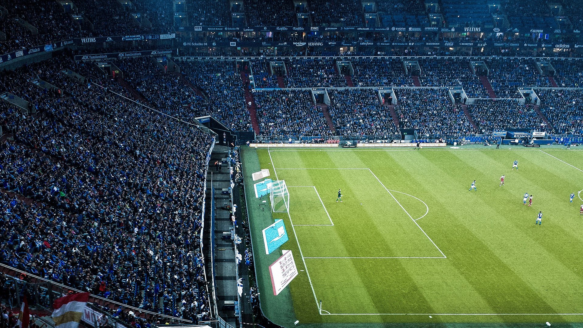 莱斯特城主场氛围热烈，球迷支持不减，莱斯特城队史首夺足总杯